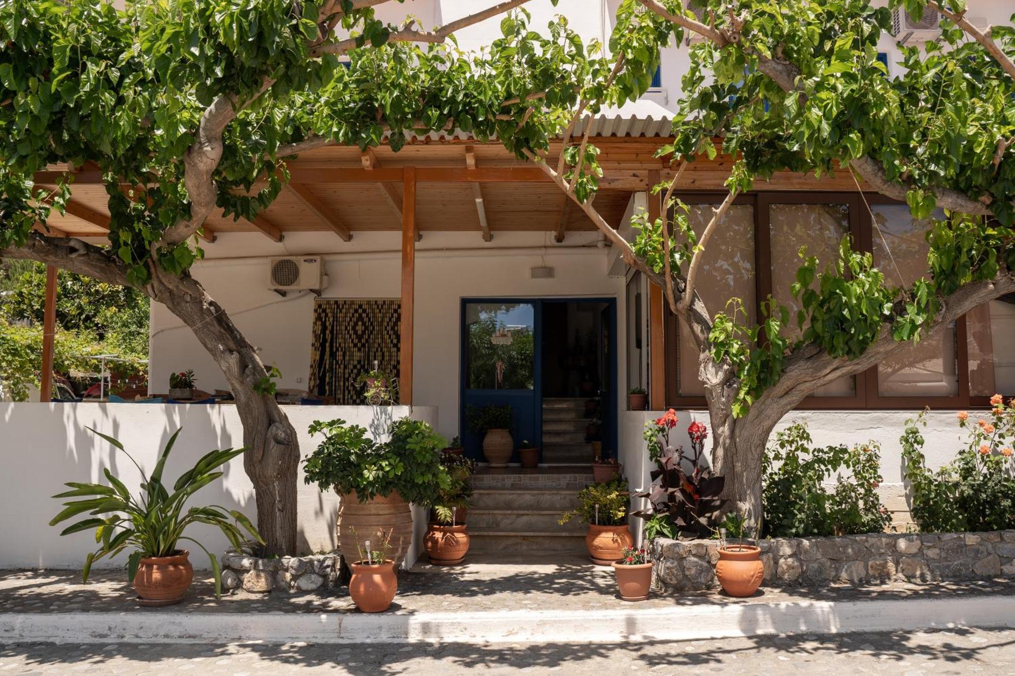 Giannis Rooms Agia Ruméli Exterior foto